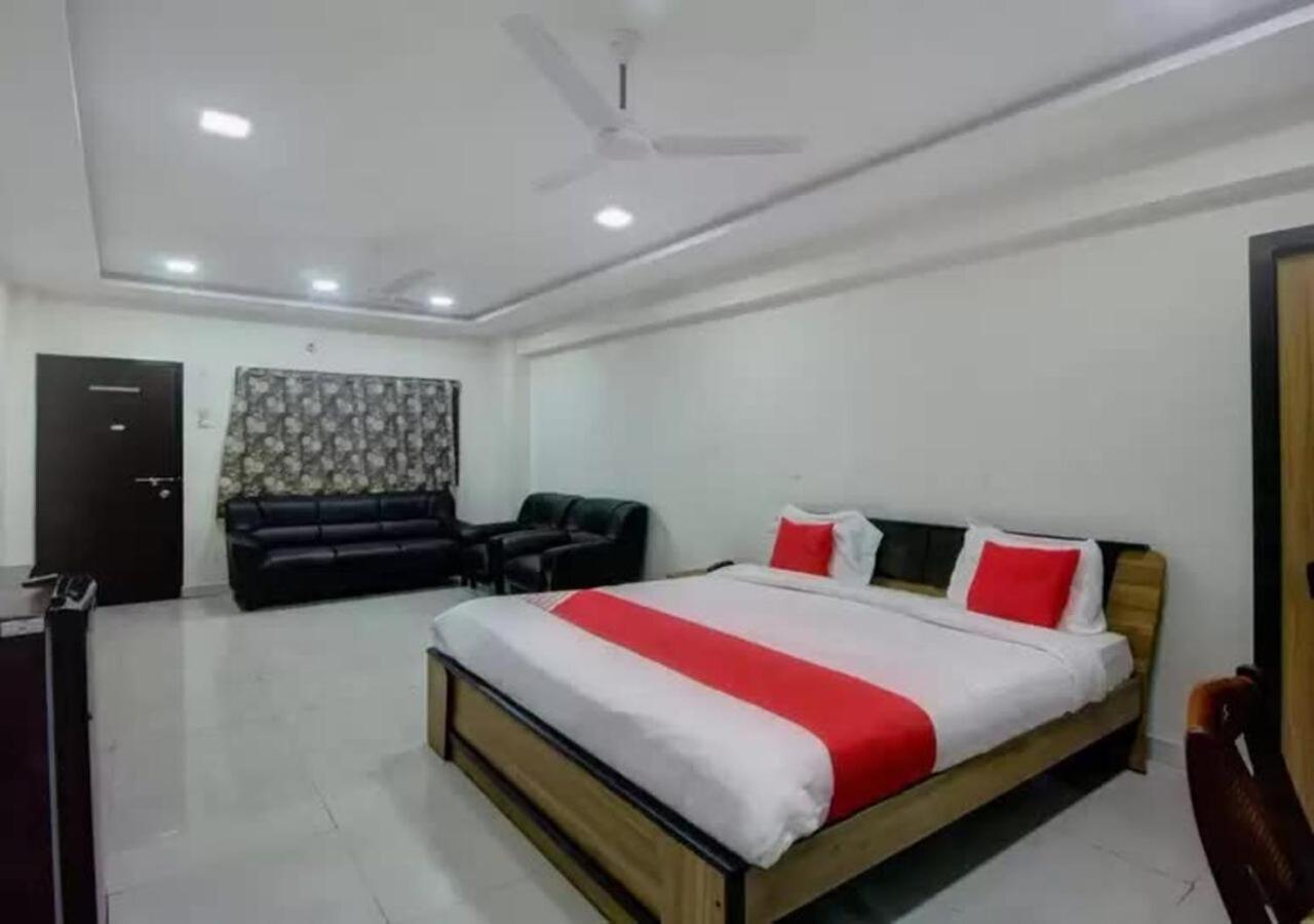 Hotel Santoshi Hometel Raichur Exteriör bild