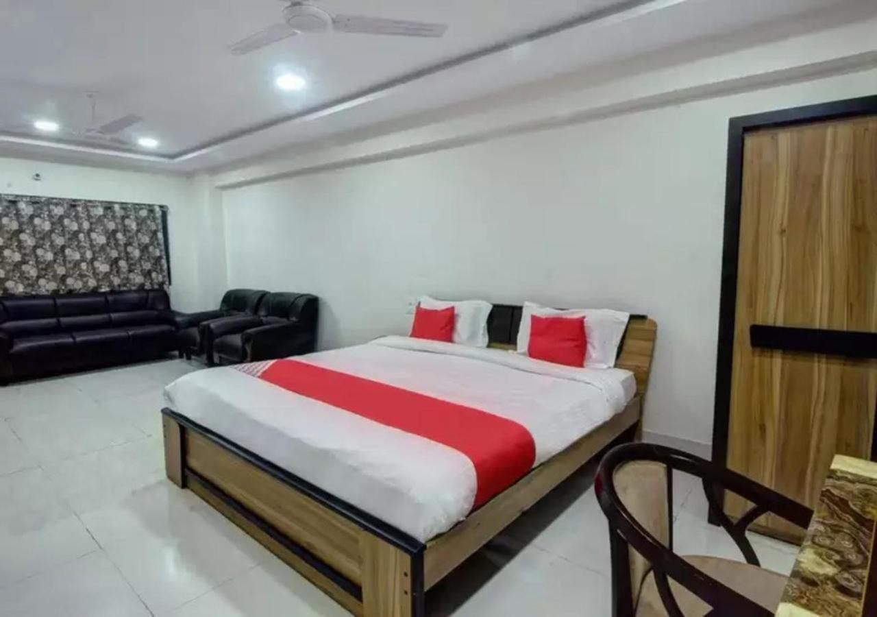 Hotel Santoshi Hometel Raichur Exteriör bild