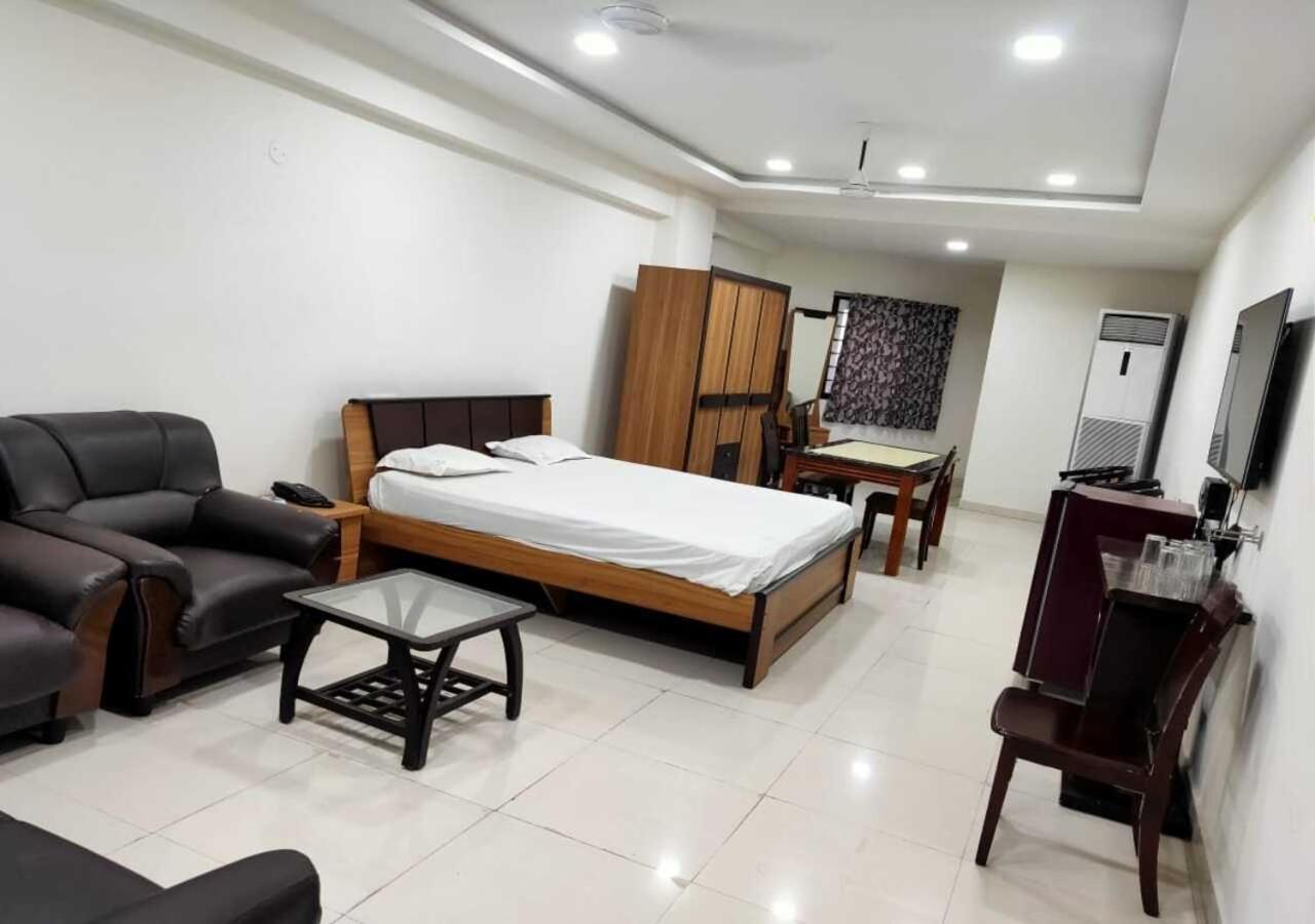Hotel Santoshi Hometel Raichur Exteriör bild