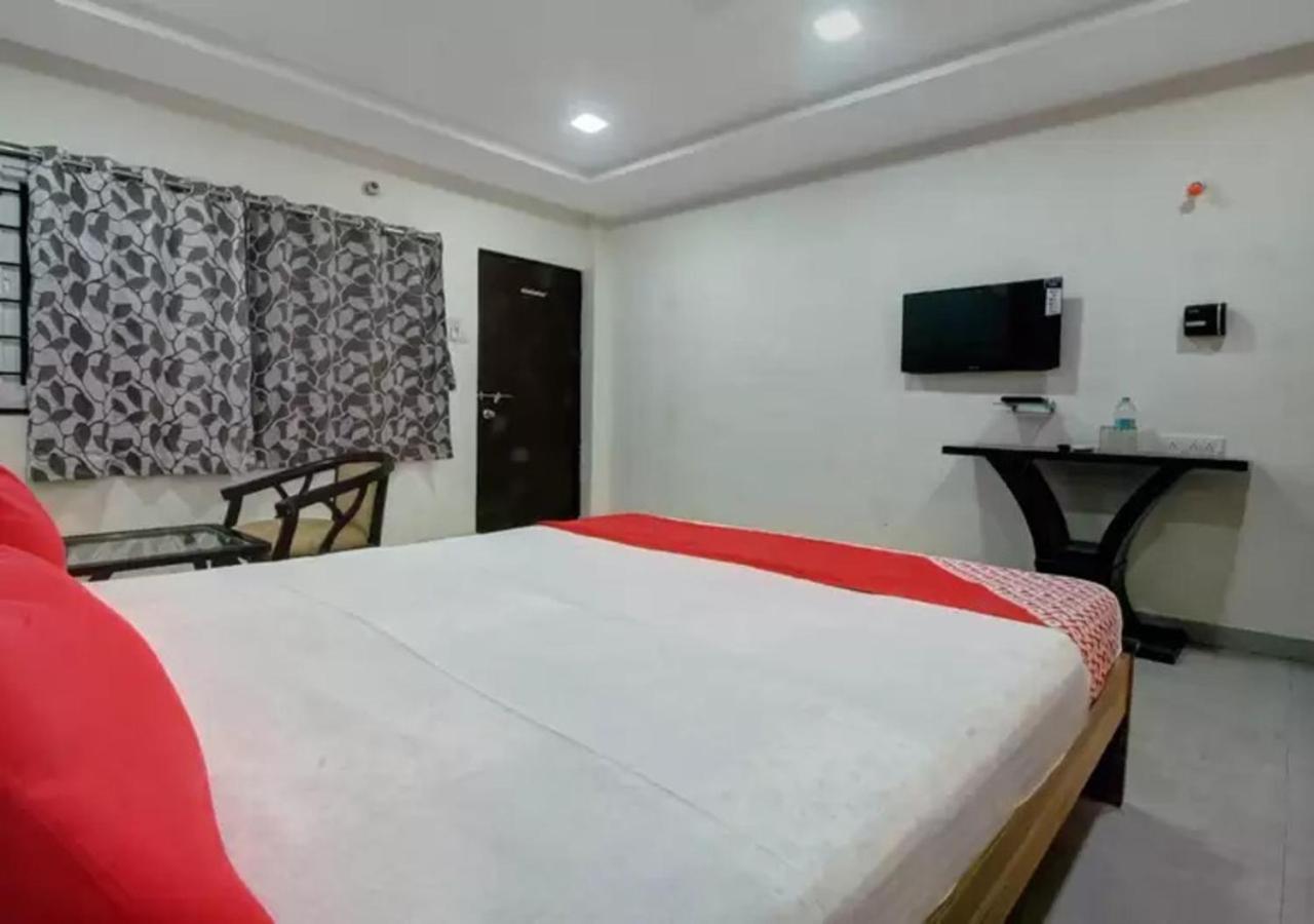 Hotel Santoshi Hometel Raichur Exteriör bild