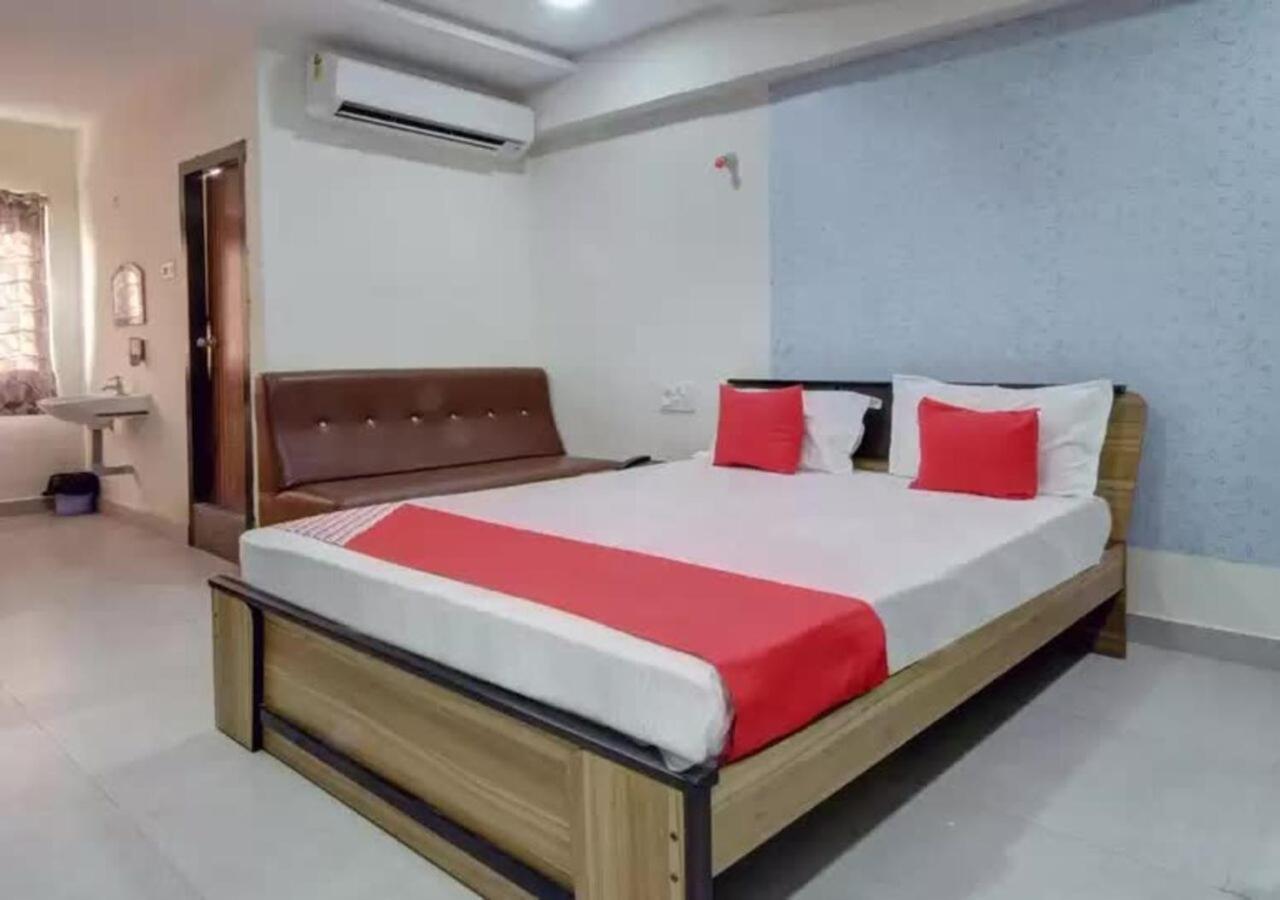 Hotel Santoshi Hometel Raichur Exteriör bild