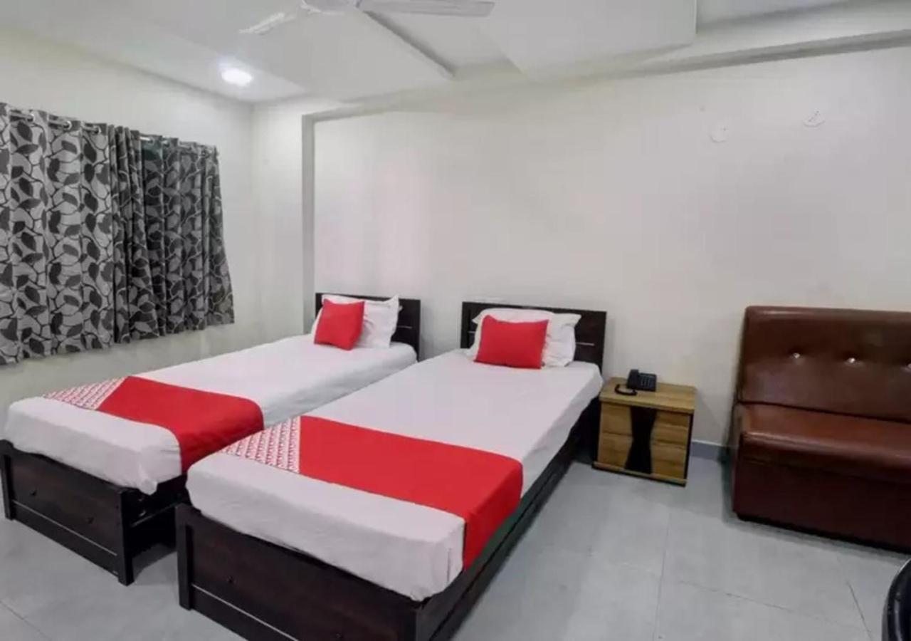 Hotel Santoshi Hometel Raichur Exteriör bild