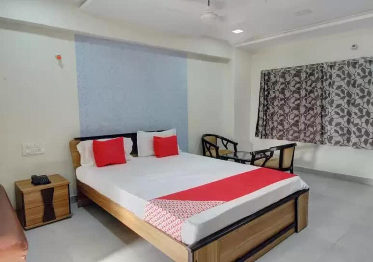 Hotel Santoshi Hometel Raichur Exteriör bild