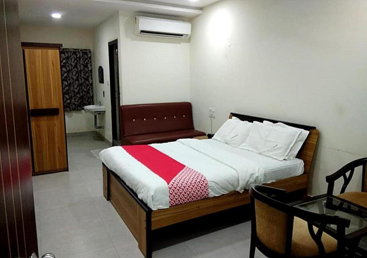 Hotel Santoshi Hometel Raichur Exteriör bild
