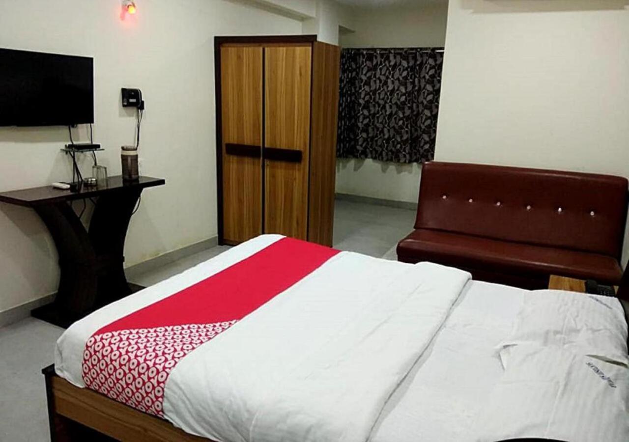 Hotel Santoshi Hometel Raichur Exteriör bild