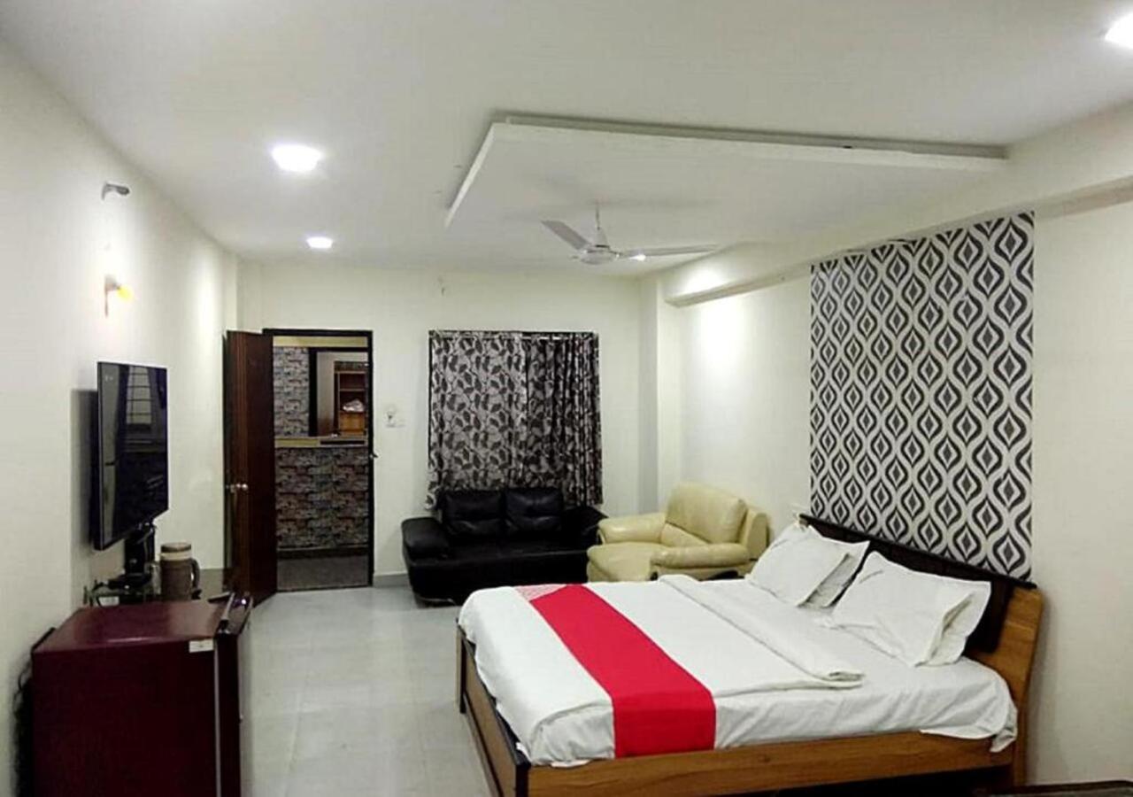 Hotel Santoshi Hometel Raichur Exteriör bild
